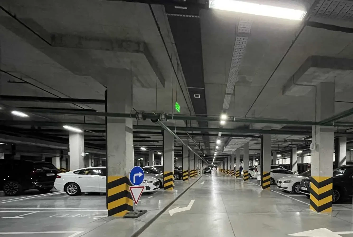 торгові площі Київ, Голосіївський, Михайла Максимовича 26 16