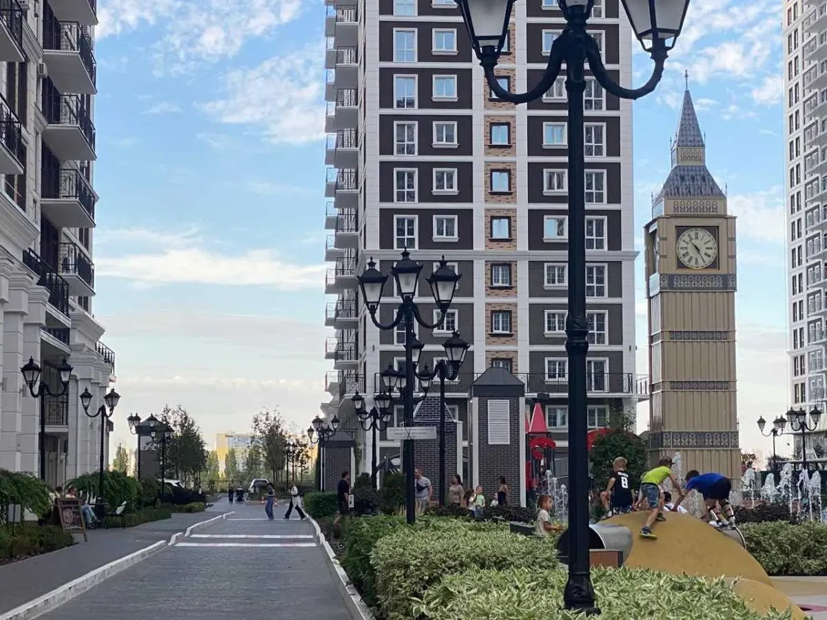 торгові площі Київ, Голосіївський, Михайла Максимовича 26 15