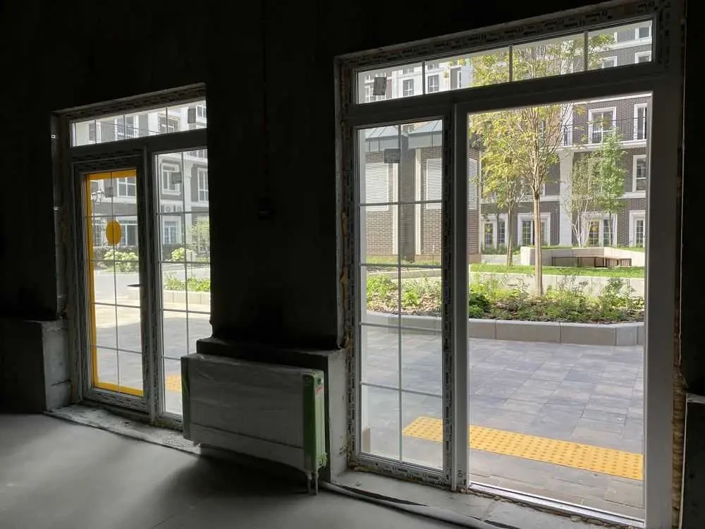 торгові площі Київ, Голосіївський, Михайла Максимовича 26 2