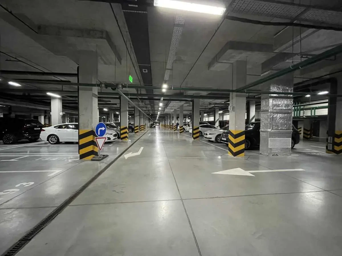 торгові площі Київ, Голосіївський, Михайла Максимовича 26 14