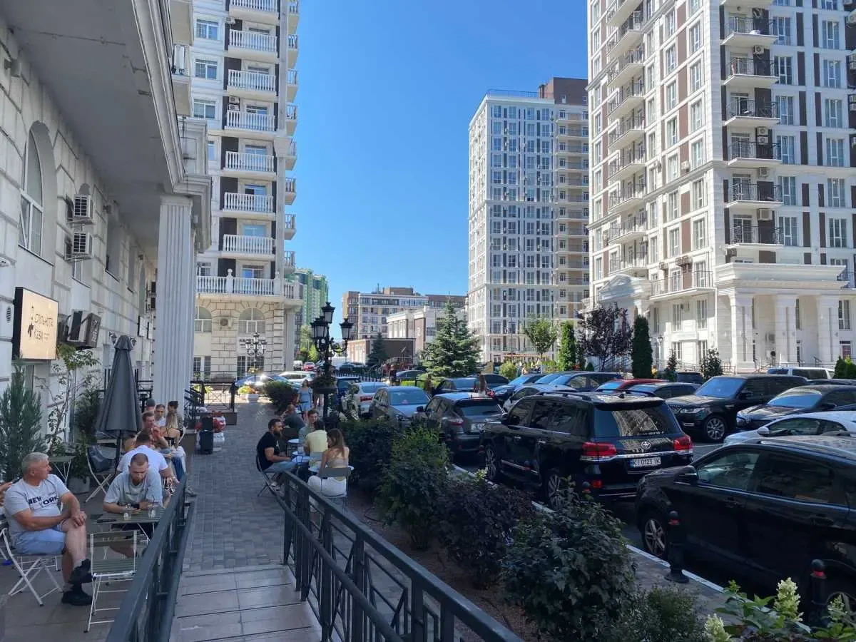 торгові площі Київ, Голосіївський, Михайла Максимовича 26 20