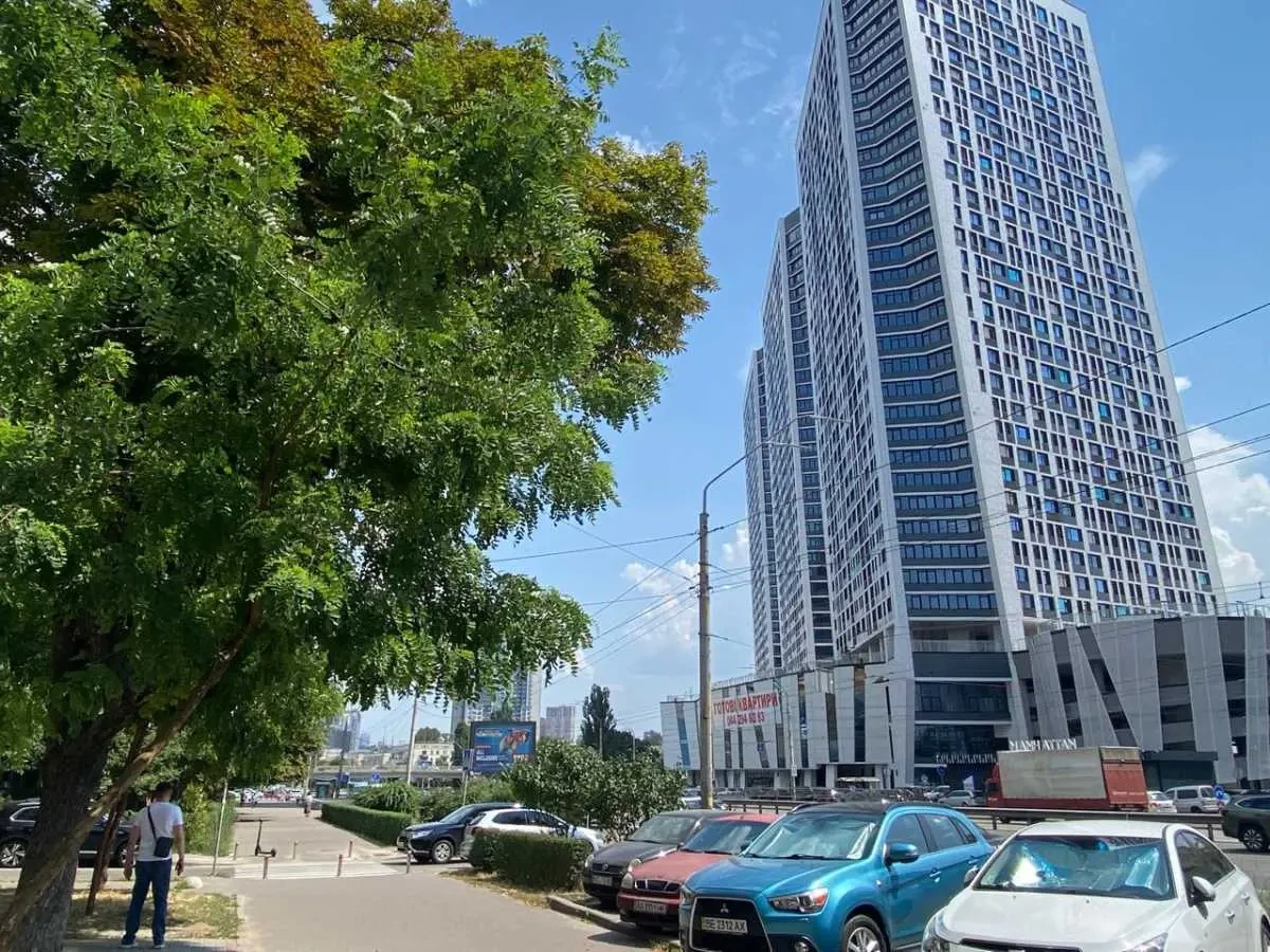 торгові площі Київ, Шевченківський, Берестейський 11 14