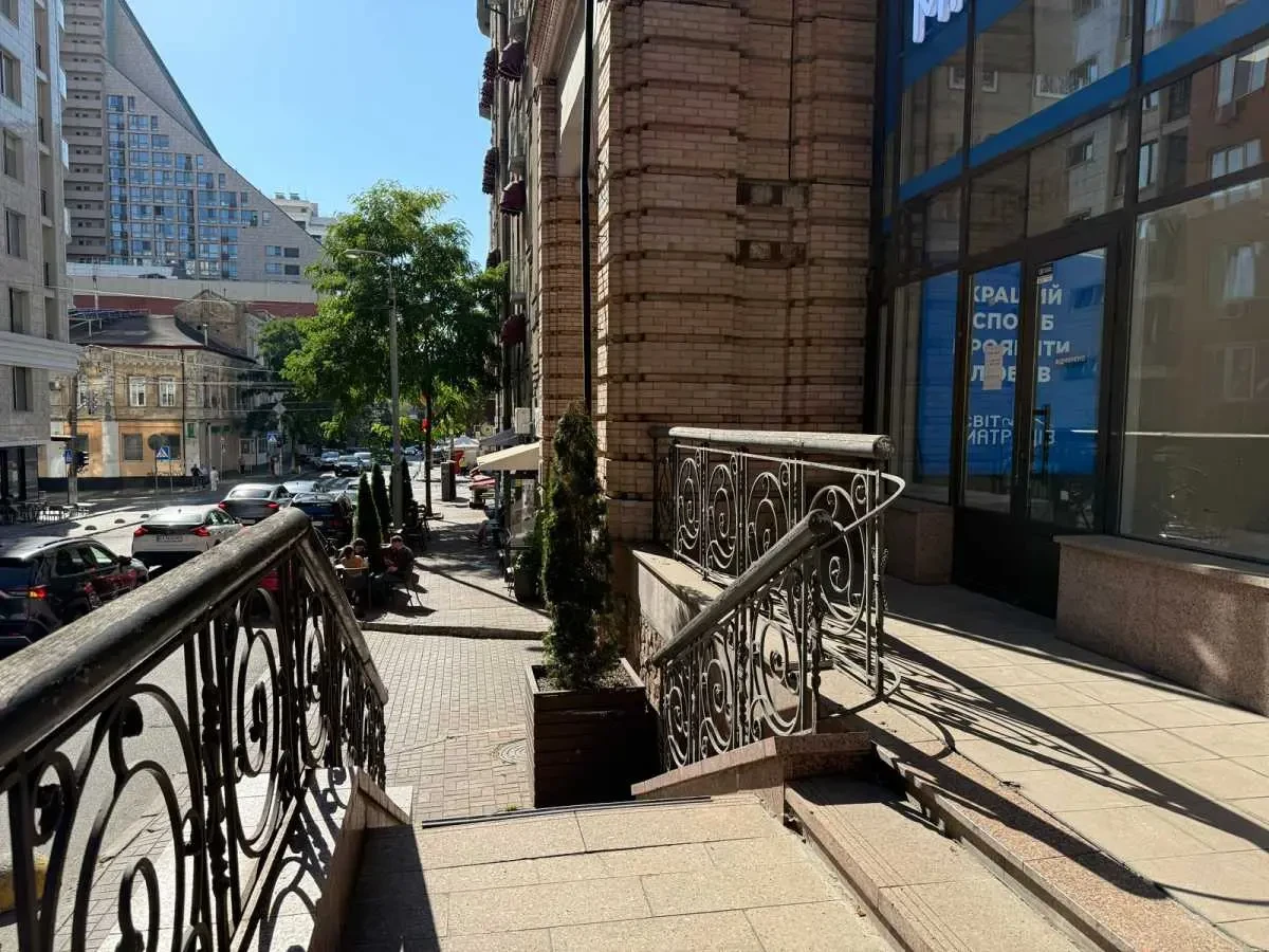 торгові площі Київ, Шевченківський, Павлівська 18 12