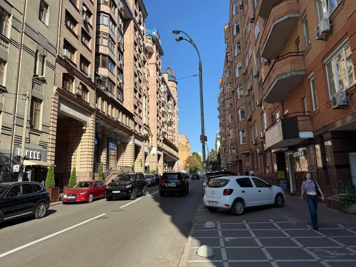 торгові площі Київ, Шевченківський, Павлівська 18 2