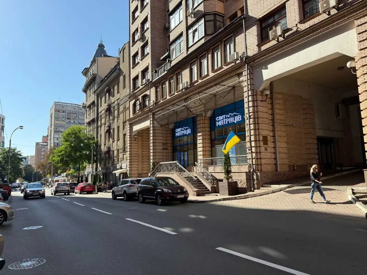 торгові площі Київ, Шевченківський, Павлівська 18