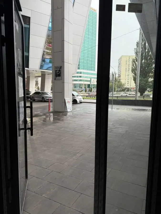 об’єкт сфери послуг Київ, Шевченківський, Берестейський 11