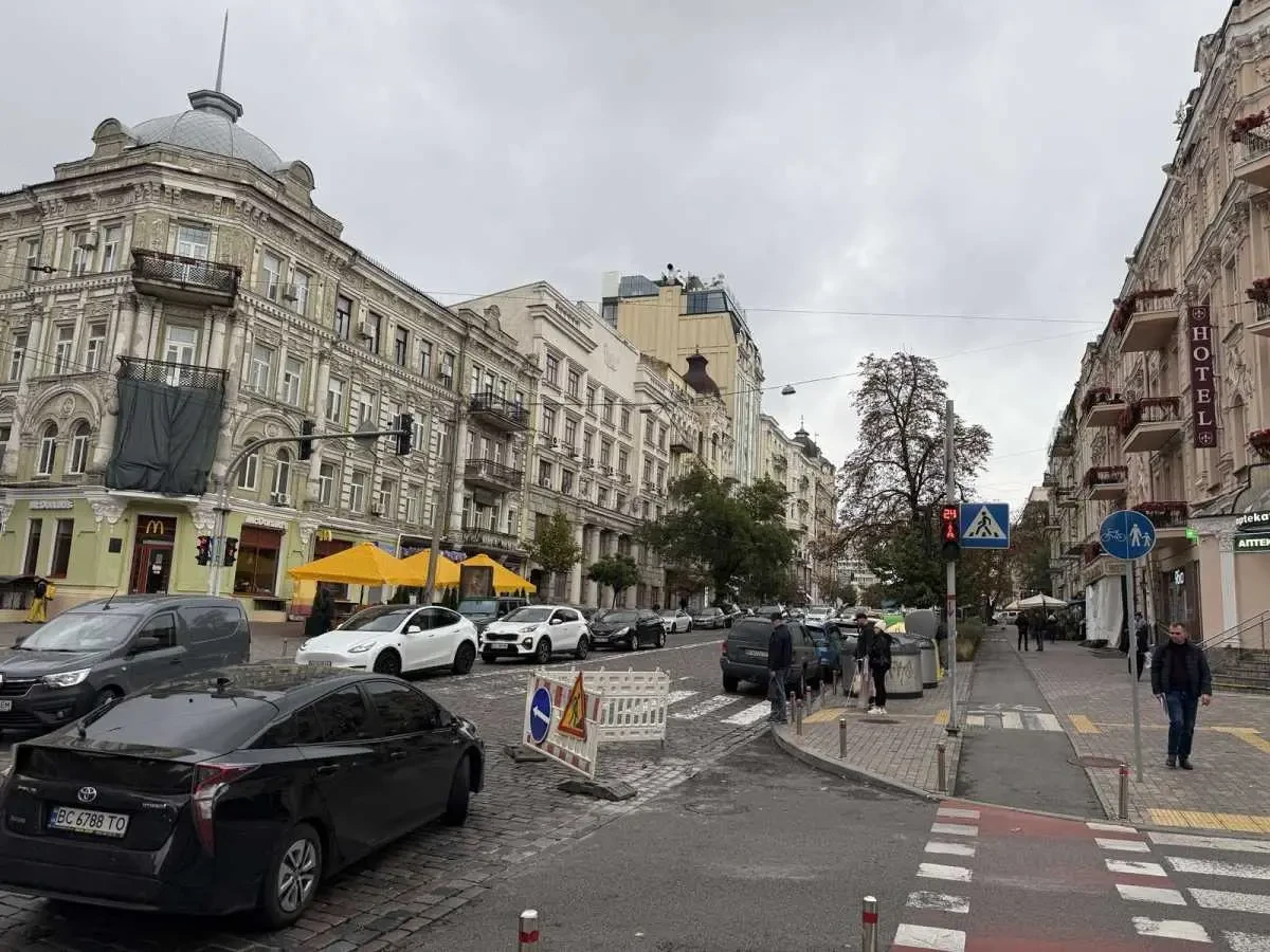 приміщення, будівлі Київ, Шевченківський, Богдана Хмельницького 38 3