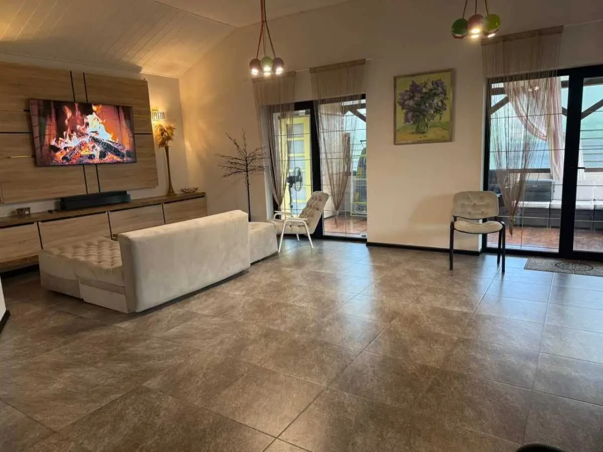 3-к будинок Вишгородський, Нові Петрівці, Будівельників 4