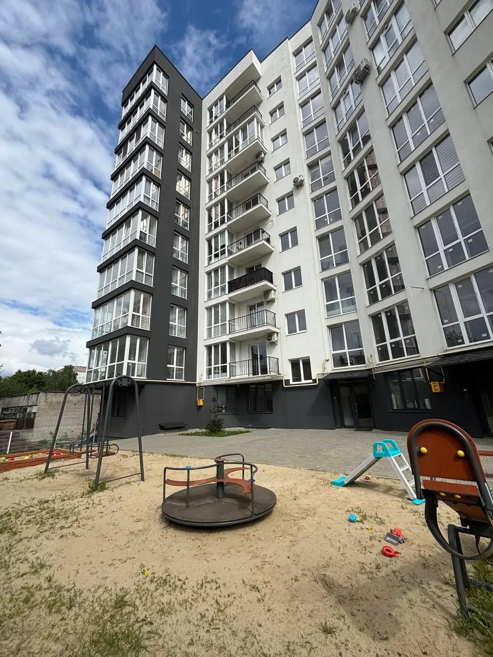 Продаж 2-кім. квартири в зданій новобудові на Дж.Вашингтона 3