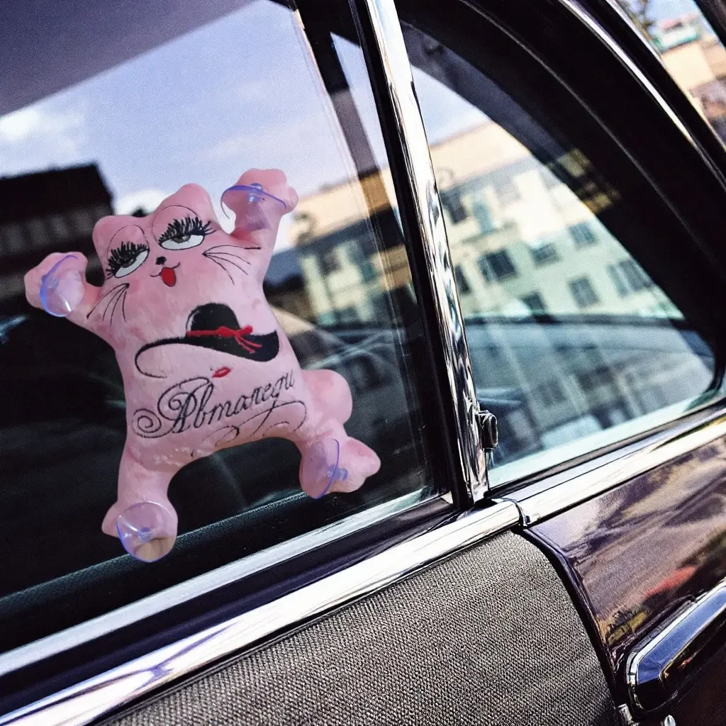 Игрушка кот Саймона в машину c вышивкой кошка автоледи розовый 01587