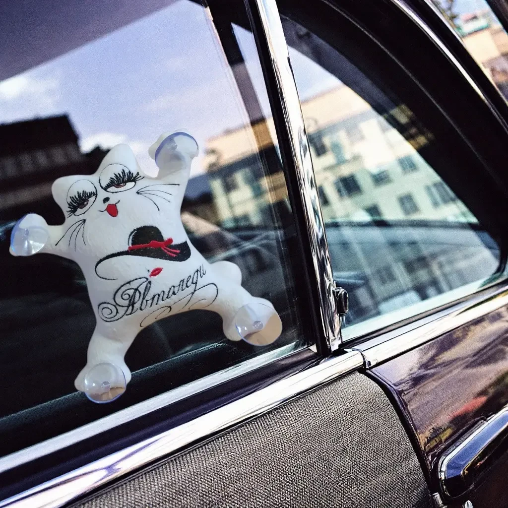 Игрушка кот Саймона в машину c вышивкой кошка автоледи белый 01588