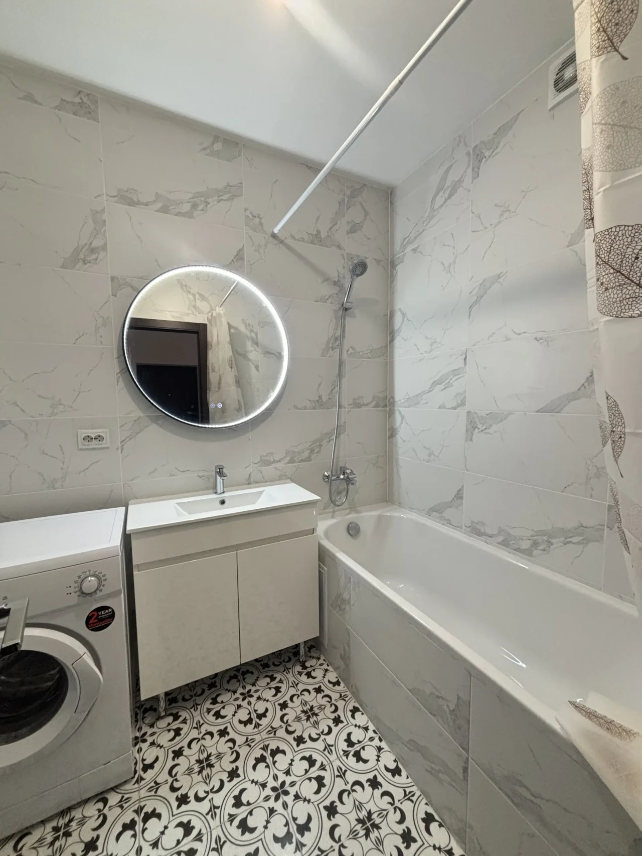 Перша здача 2-кім. квартири на вул..Роксоляни, м.Львів 9