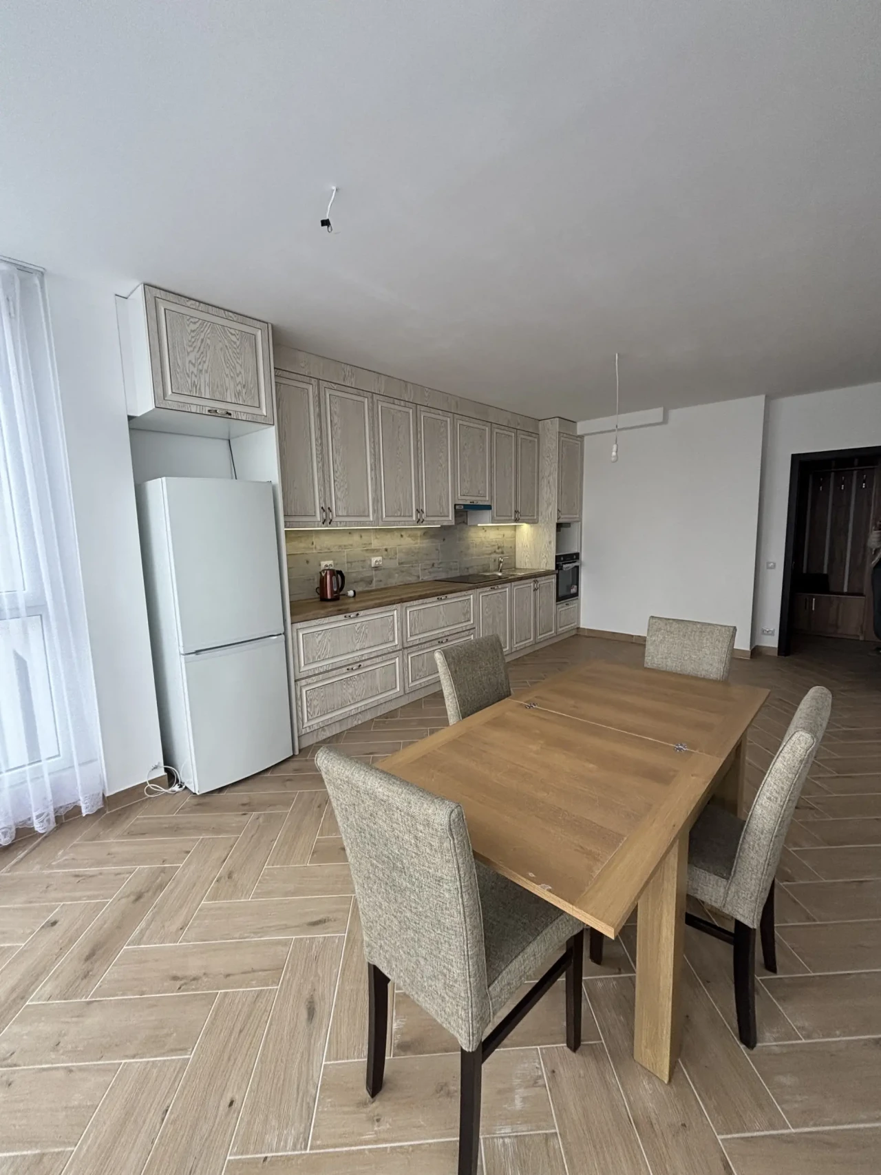 Перша здача 2-кім. квартири на вул..Роксоляни, м.Львів 3