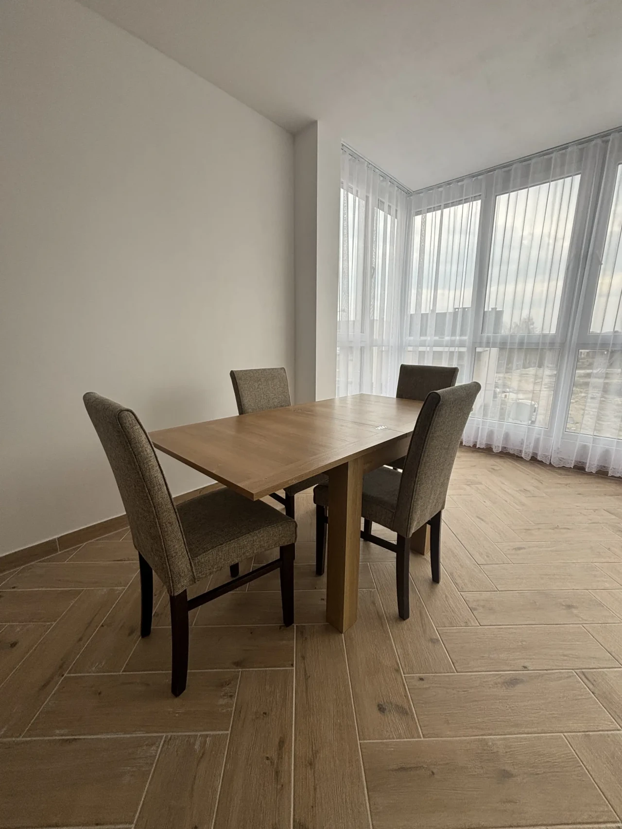 Перша здача 2-кім. квартири на вул..Роксоляни, м.Львів 5