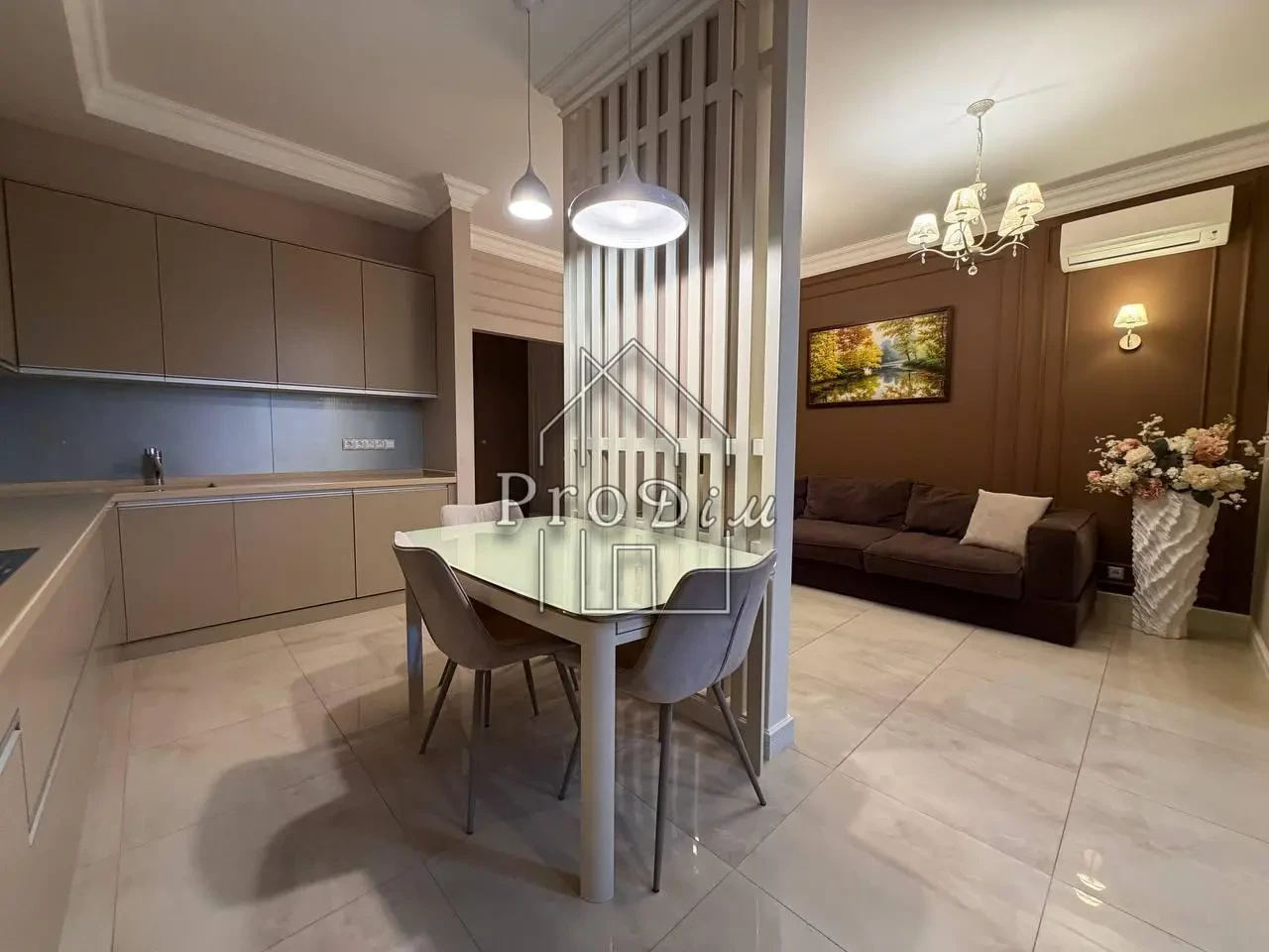 Без %. Продаж Квартира 94 м2 Метро Печерськ. ЖК Панорама, Коновальця 3