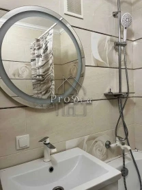 Оренда 2 к квартира вул.Западинська 7. Виноградар