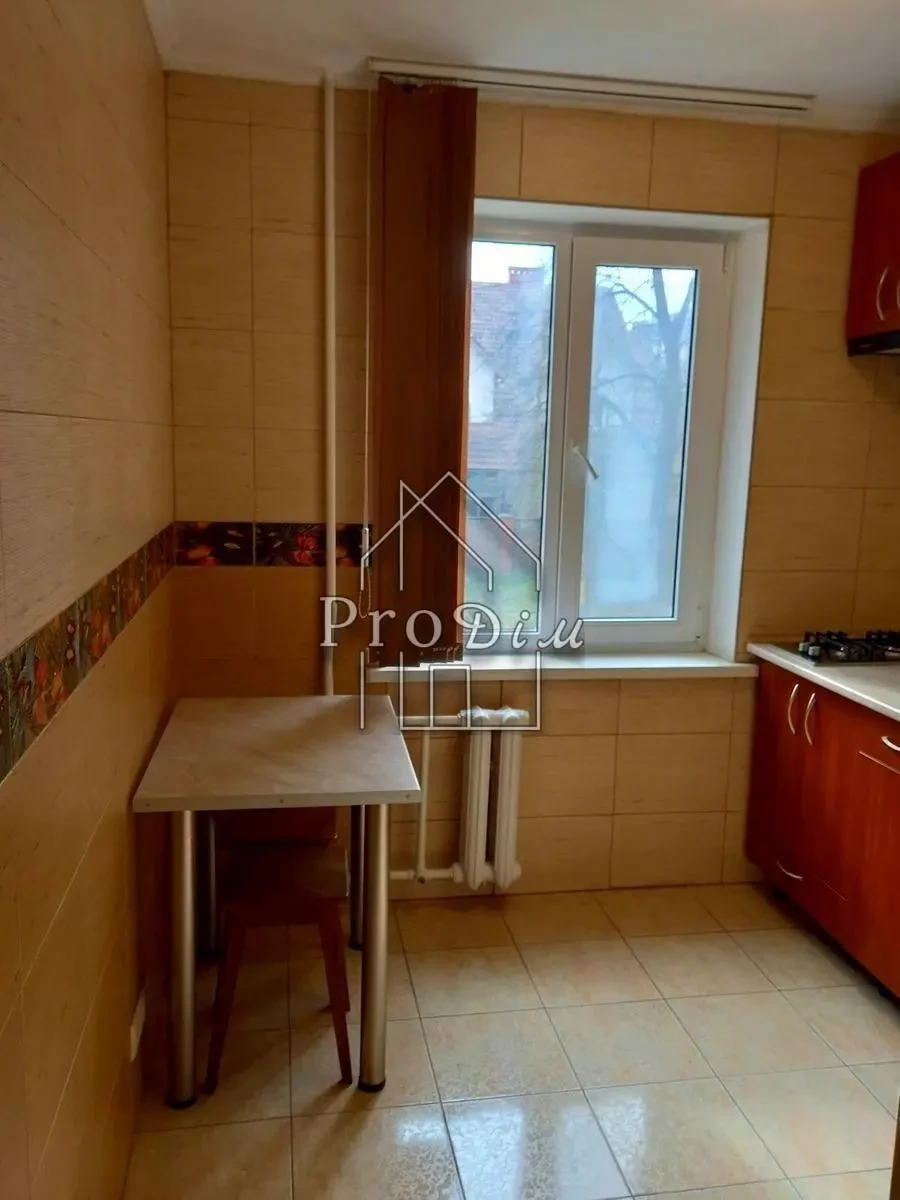 Здам 1-кімнатну квартиру в Печерському районі, вул. Звіринецька, 61. 4