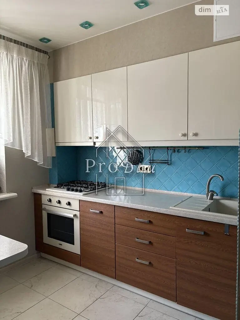 Оренда 2к квартири на вул. Дегтярівська 10 3