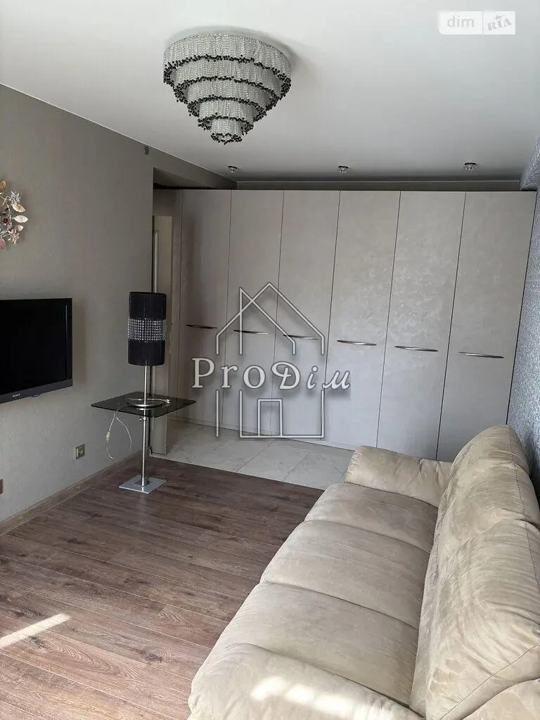 Оренда 2к квартири на вул. Дегтярівська 10