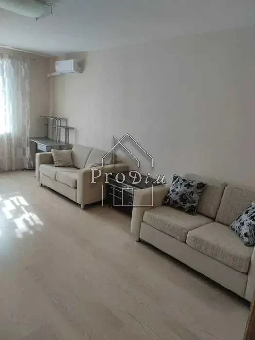 Оренда 2к. квартири Ревуцького 5 4