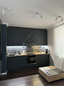 Трикімнатна квартира, поруч з метро «Політехнічний інститут»