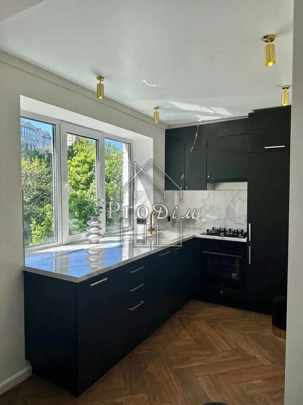 Довгострокова оренда квартири Бойчука. Ботанічний сад. Звіринецька 5