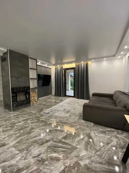 5-к будинок Вишгородський, Вишгород, шевченко 3