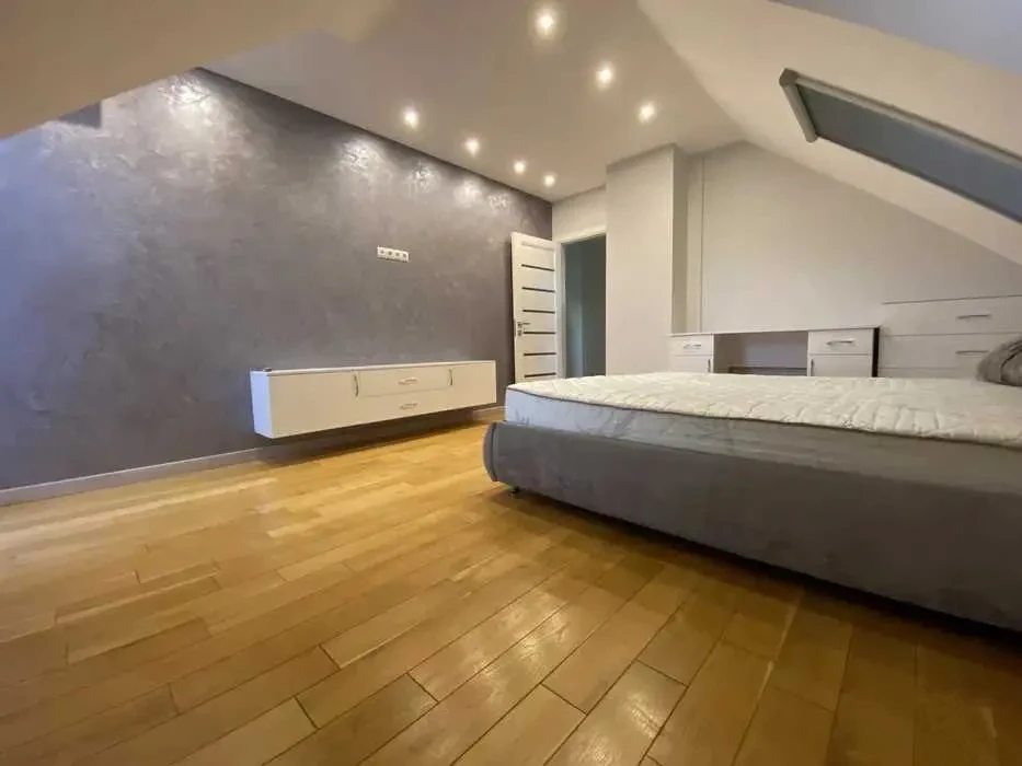 5-к будинок Вишгородський, Вишгород, шевченко 4