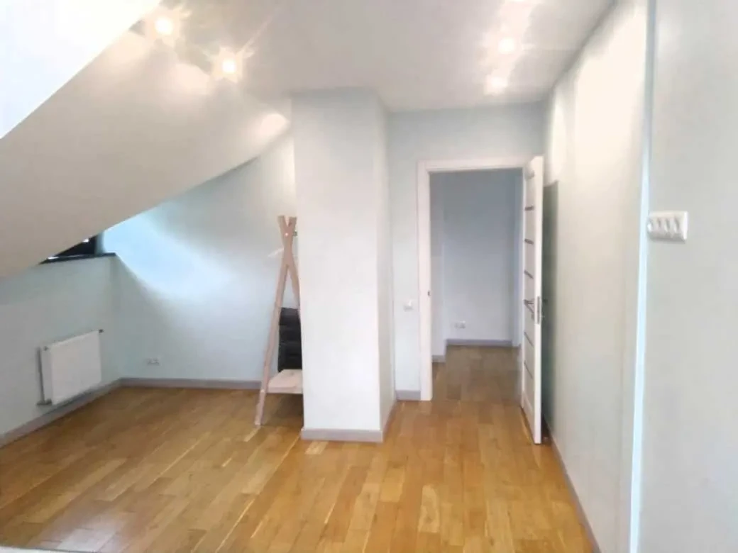 5-к будинок Вишгородський, Вишгород, шевченко 11