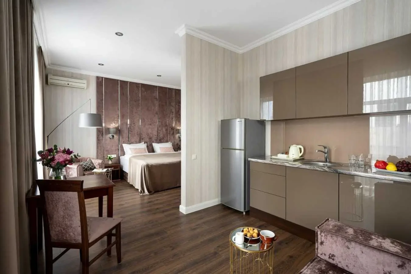 готель Київ, Печерський, Велика Васильківська 72