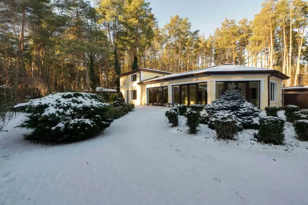 10-к будинок Бучанський, Стоянка, Осіння 17 4