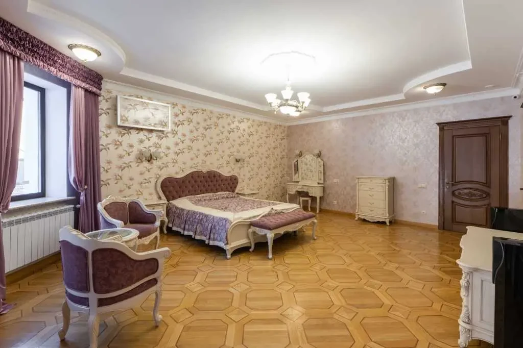 10-к будинок Бучанський, Стоянка, Осіння 17 8