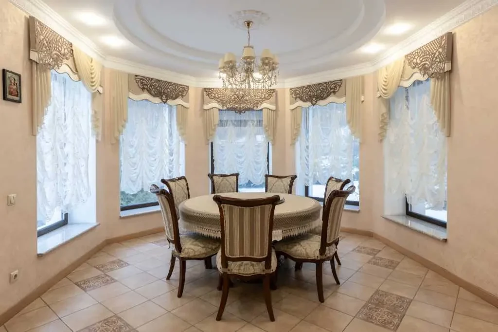 10-к будинок Бучанський, Стоянка, Осіння 17 11