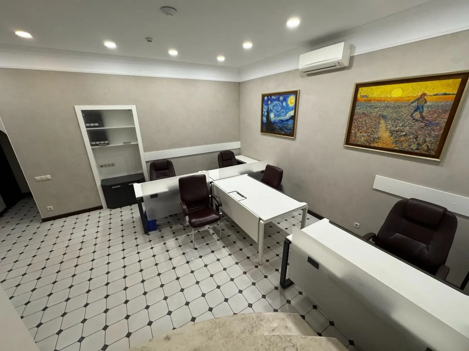 Сдам офис в многоквартирном доме Київ, Предславинська вул. 4