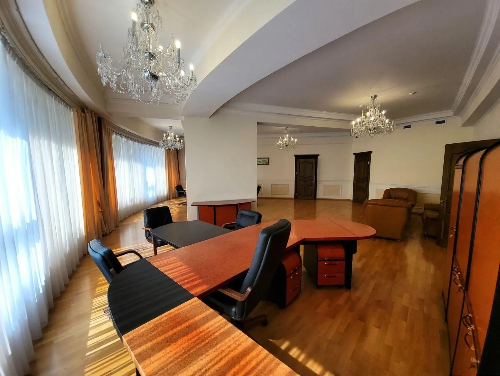 Комфортні та затишні офіси площею від 25 до 780 м. «Царське село» 5