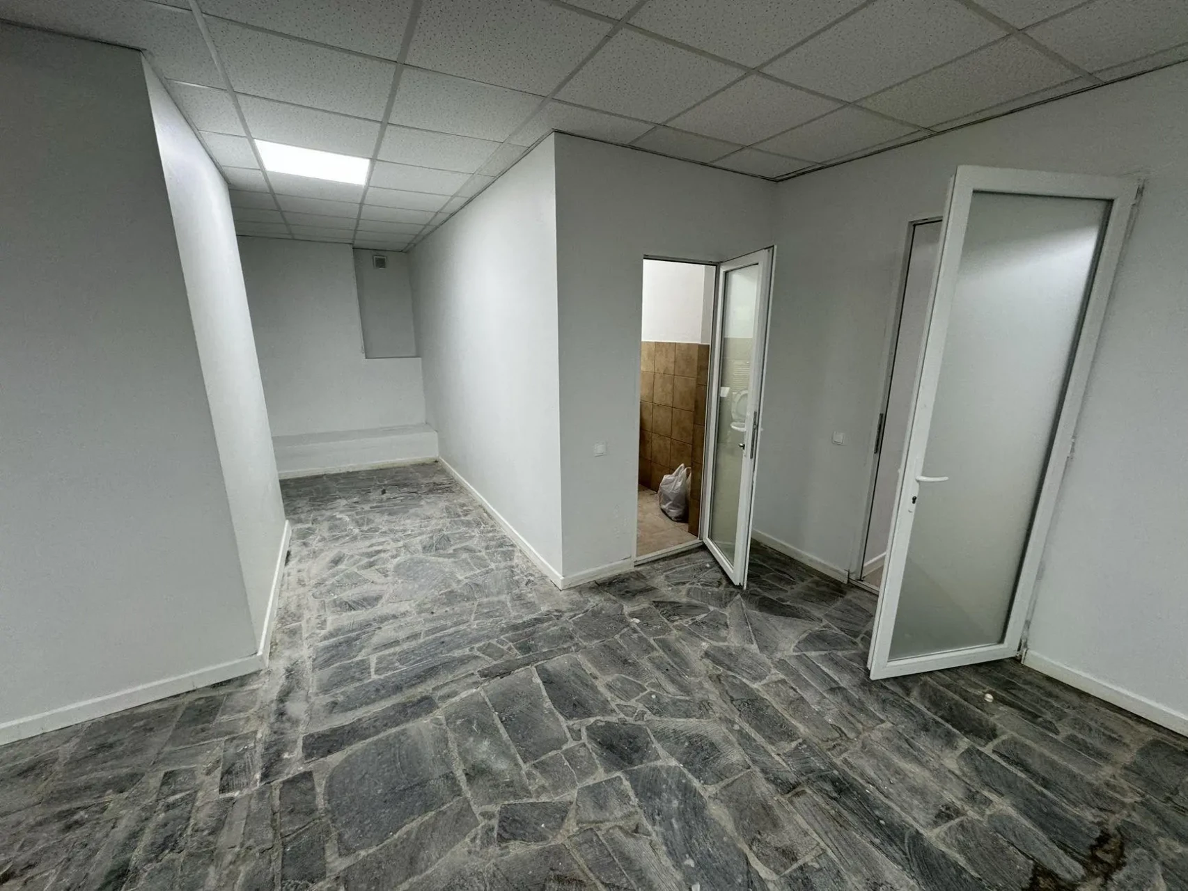 Продаж просторого приміщення в самому серці Подолу. 3