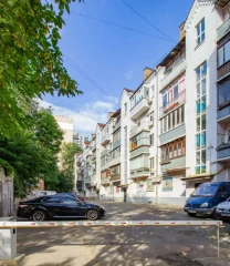 Продається квартира в центрі Київа комерція