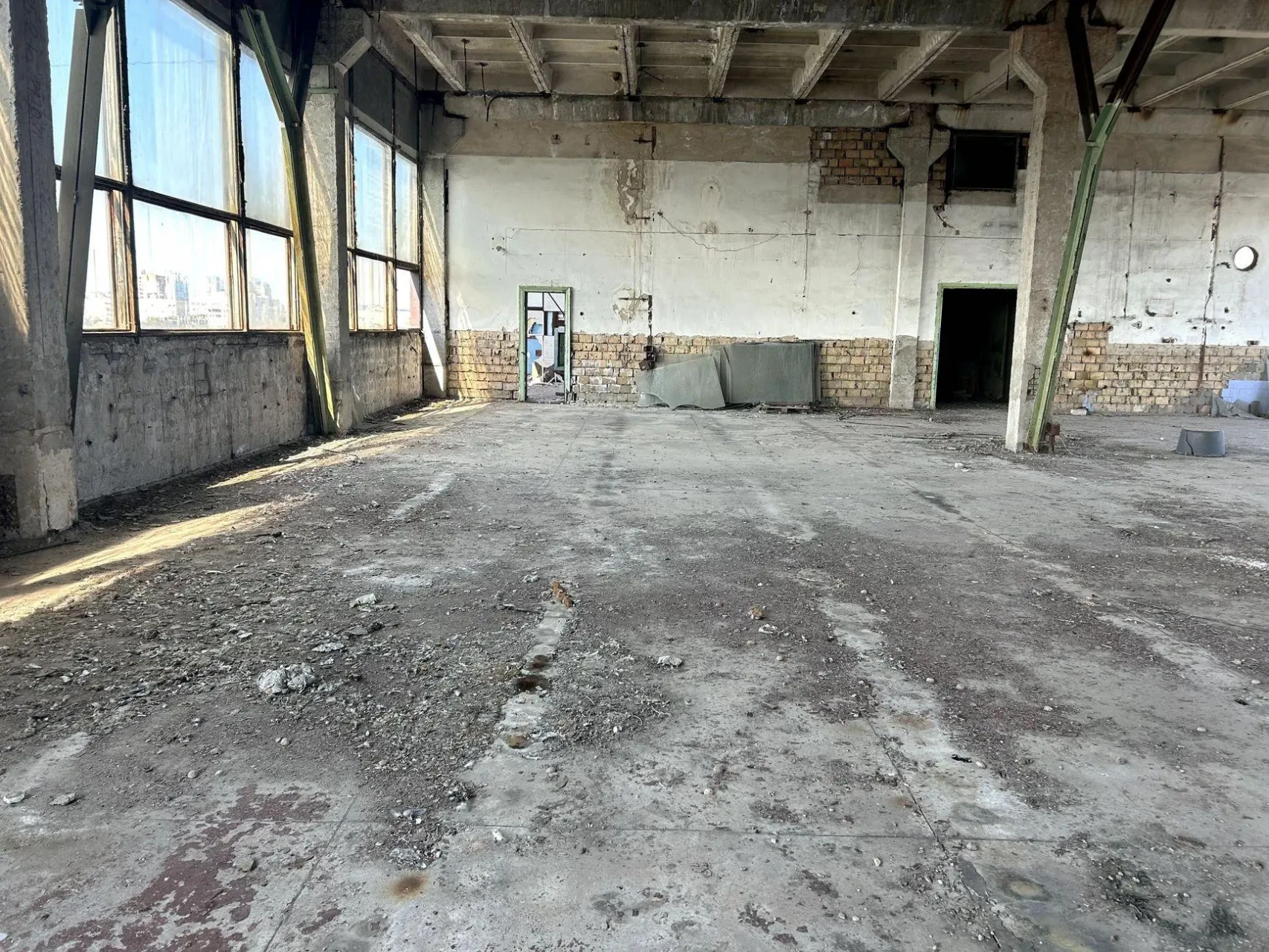 Сдам помещение свободного назначения Київ, Кирилівська вул. 3