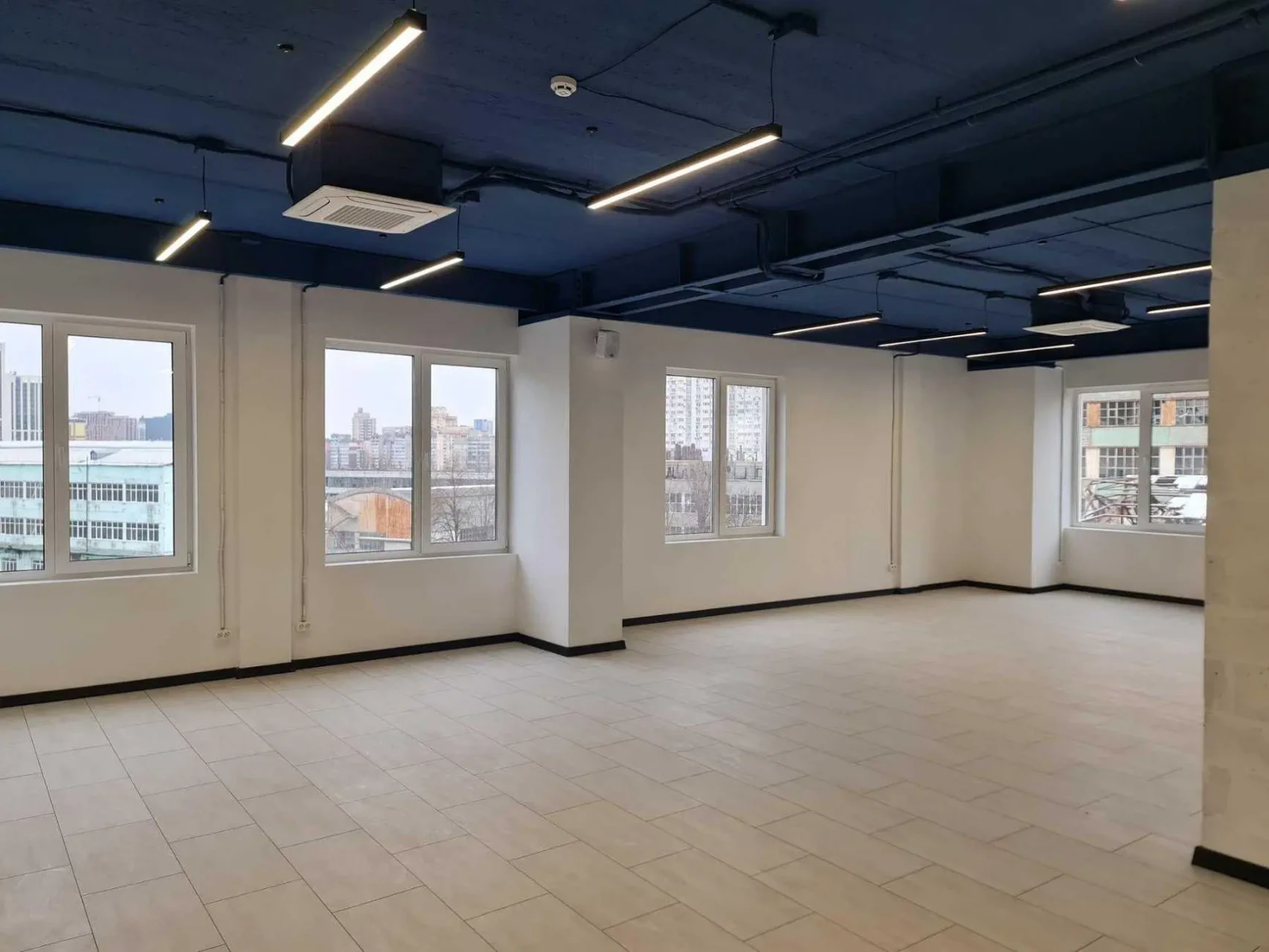 Офісні приміщення нового БЦ 