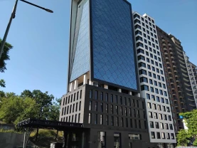 Оренда офісного приміщення у бізнес-центрі вул Василя Стуса 35