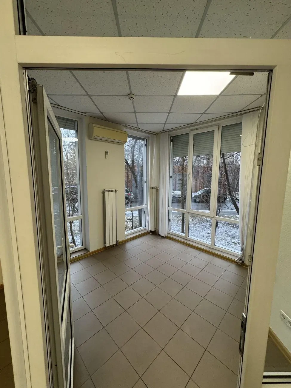 Здам в оренду фасадне комерційне приміщення в Київ Соломенський 5