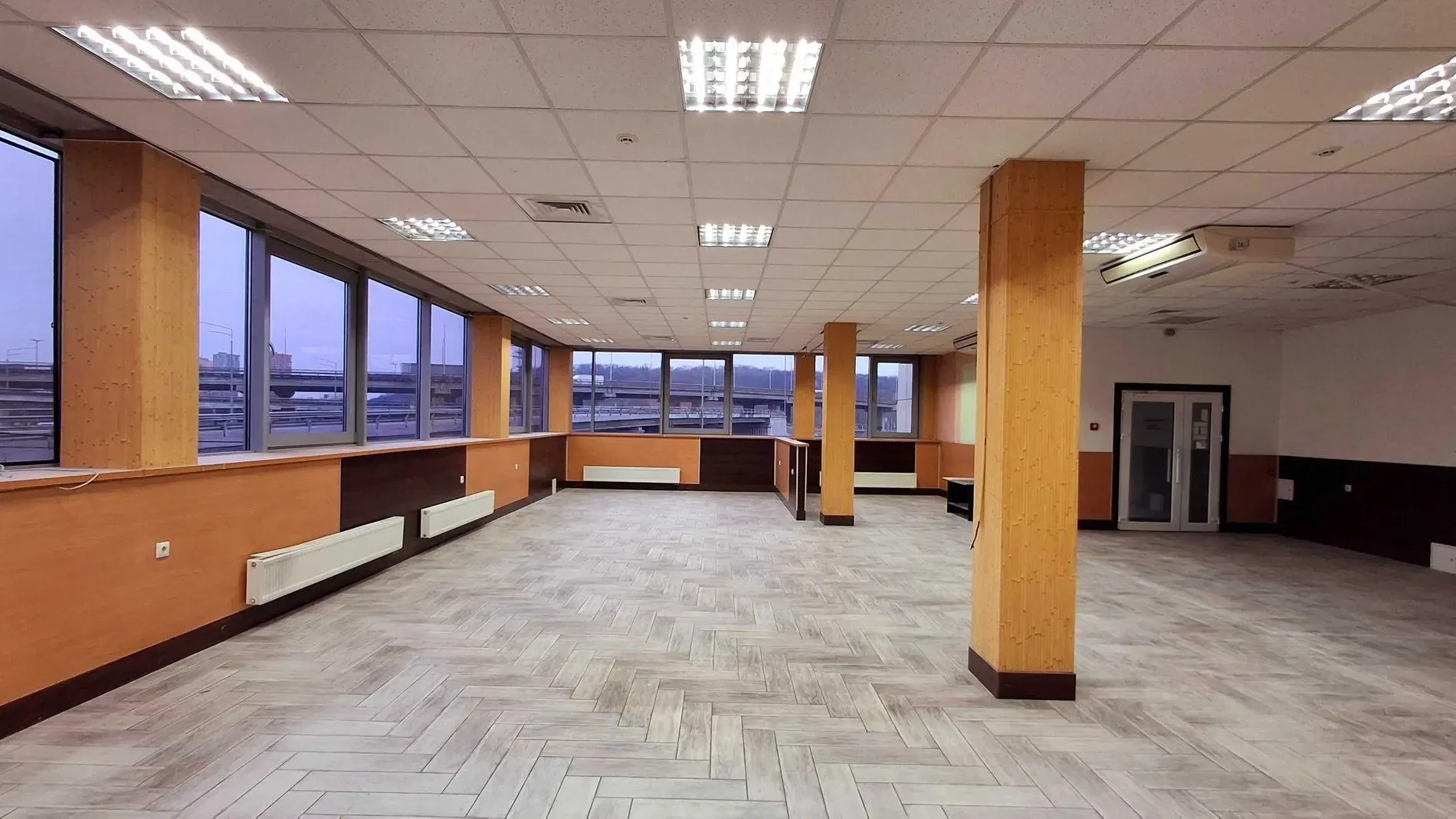 Сдам помещение свободного назначения Київ, Набережно-Печерська дорога 3