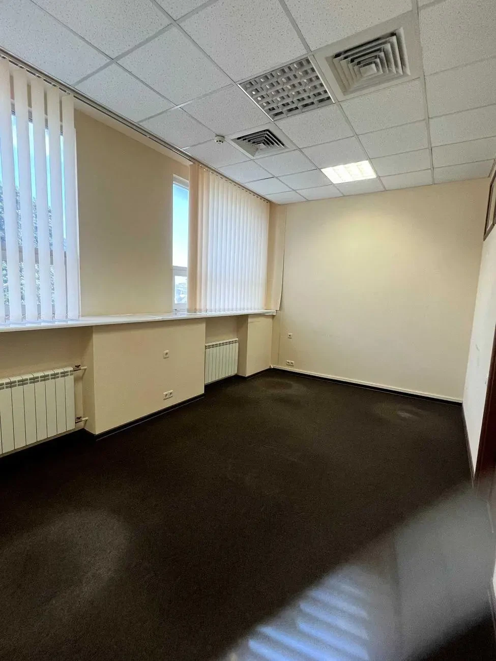 Оренда офісне приміщення у бізнес-центрі Валмі комерція 5