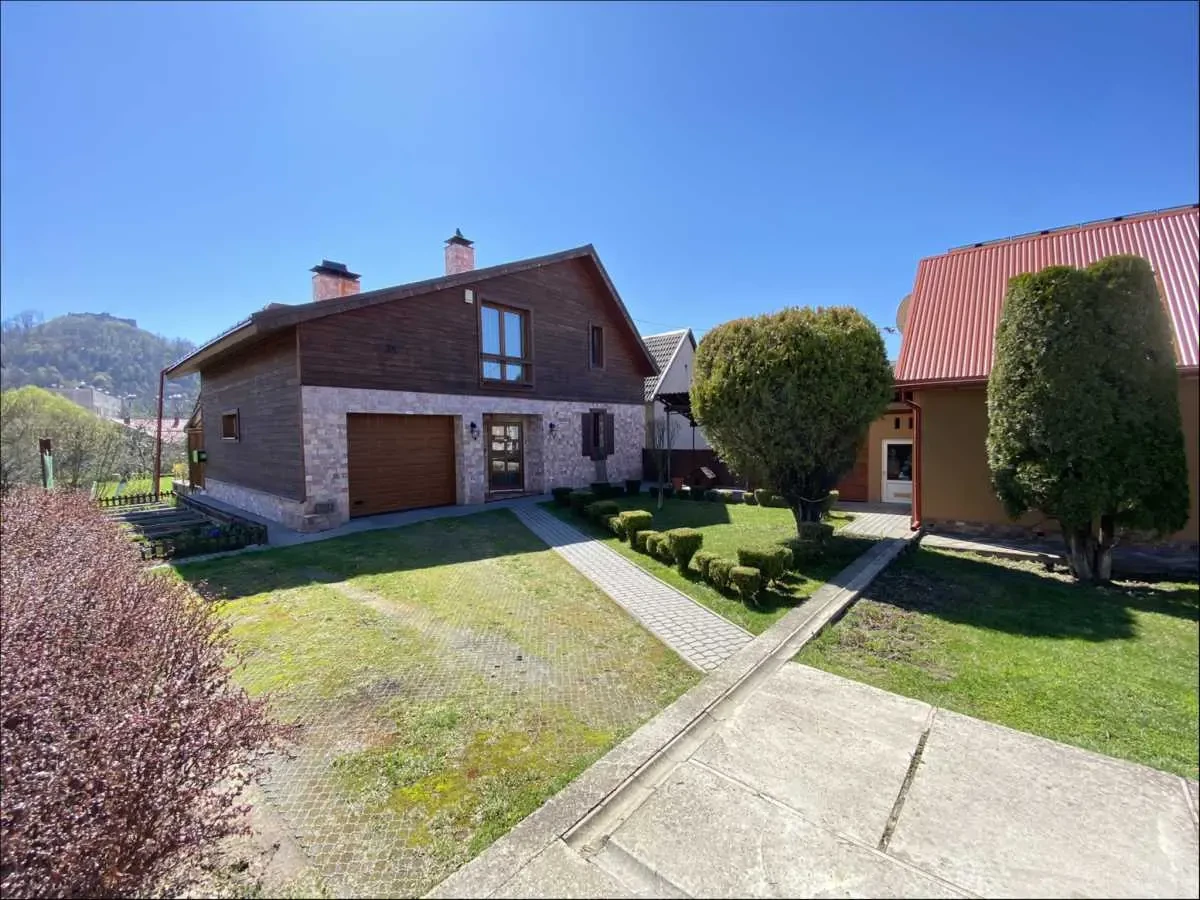 10-к будинок Хустський, Хуст, Центральна 2