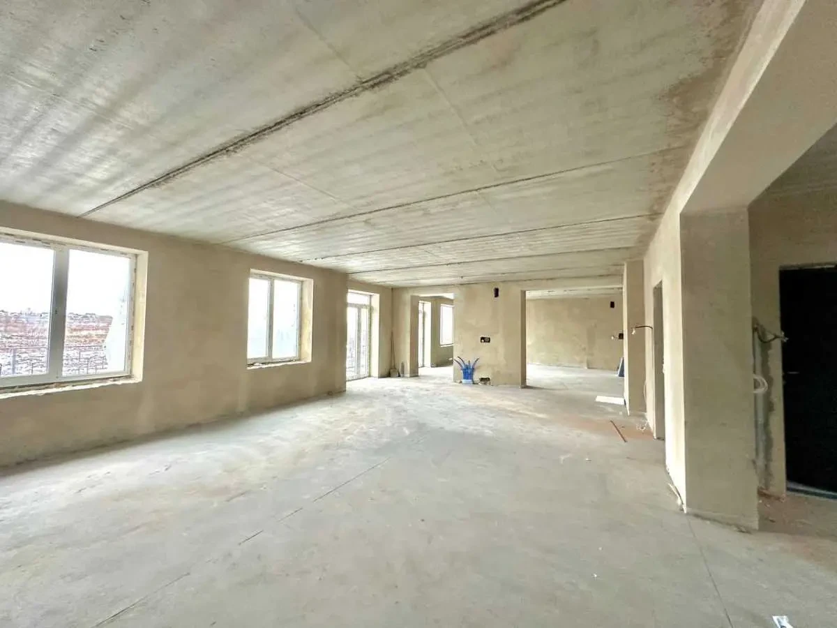 приміщення, будівлі Фастівський, Гатне, Святопетрівська 11