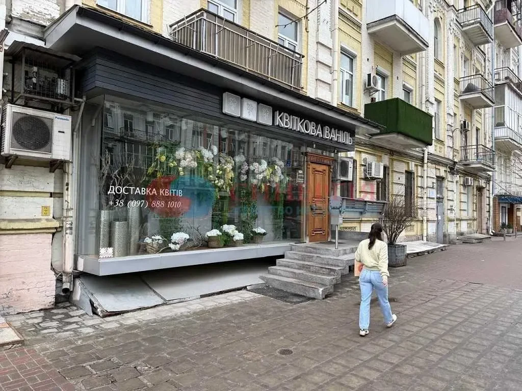 торгові площі Київ, Печерський, Саксаганського 13/42