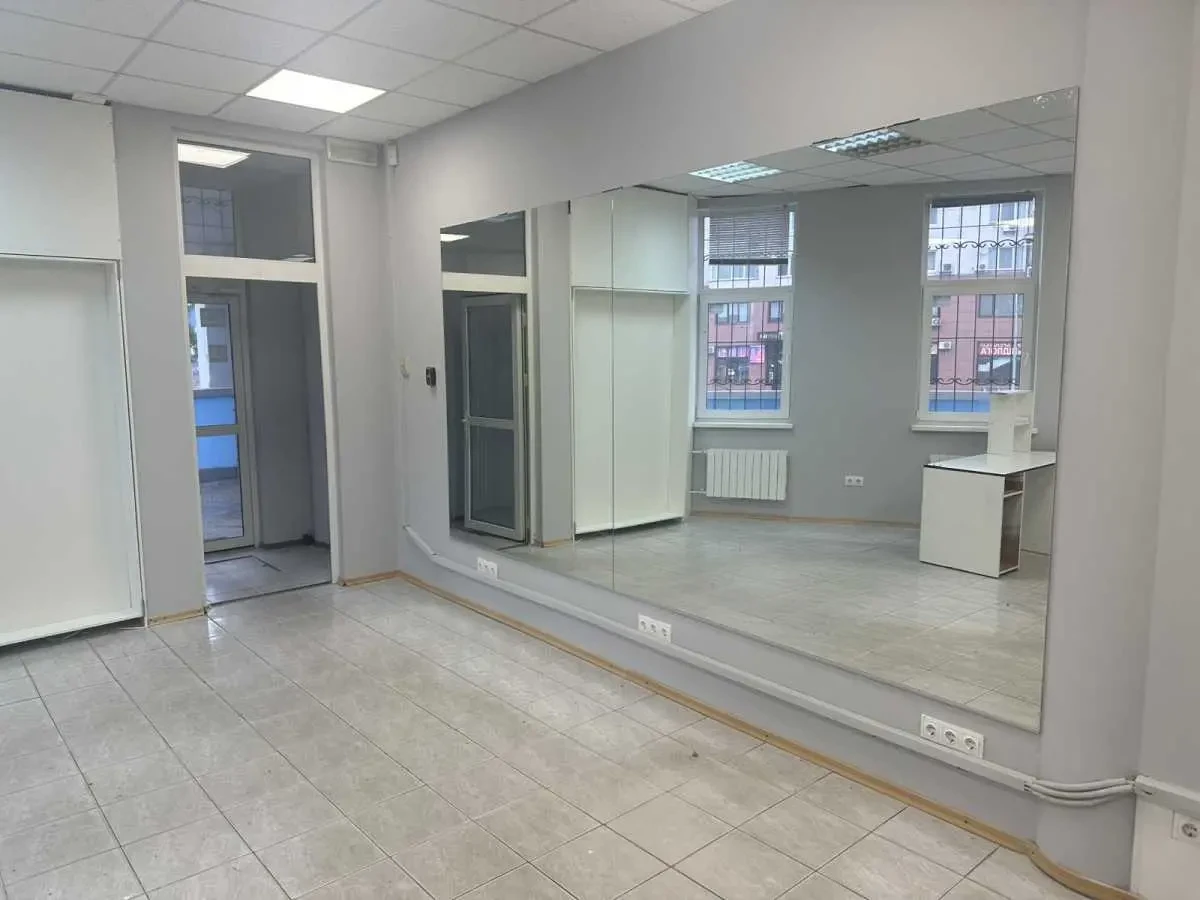 об’єкт сфери послуг Київ, Дарницький, Олександра Мишуги 9а 3