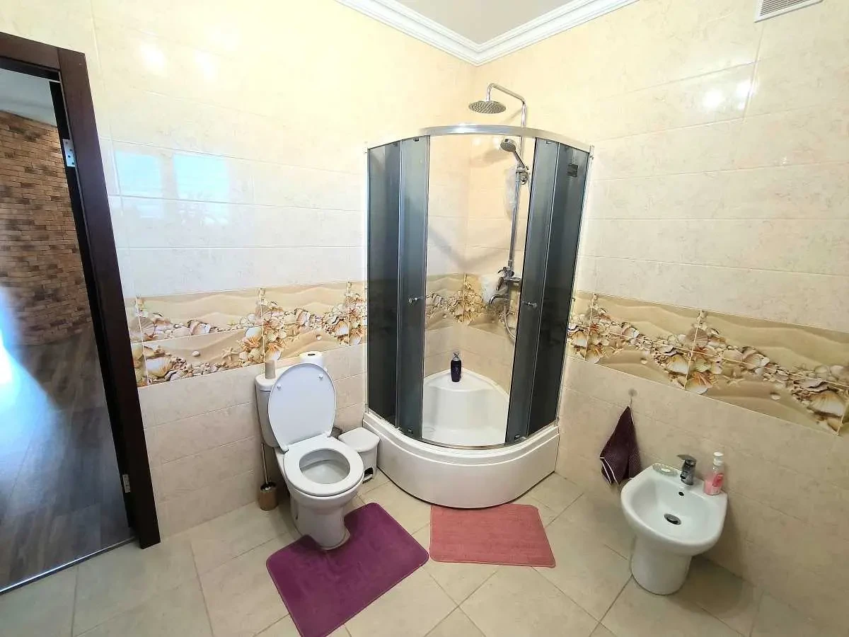 5-к будинок Бучанський, Макарів, квіткова 8