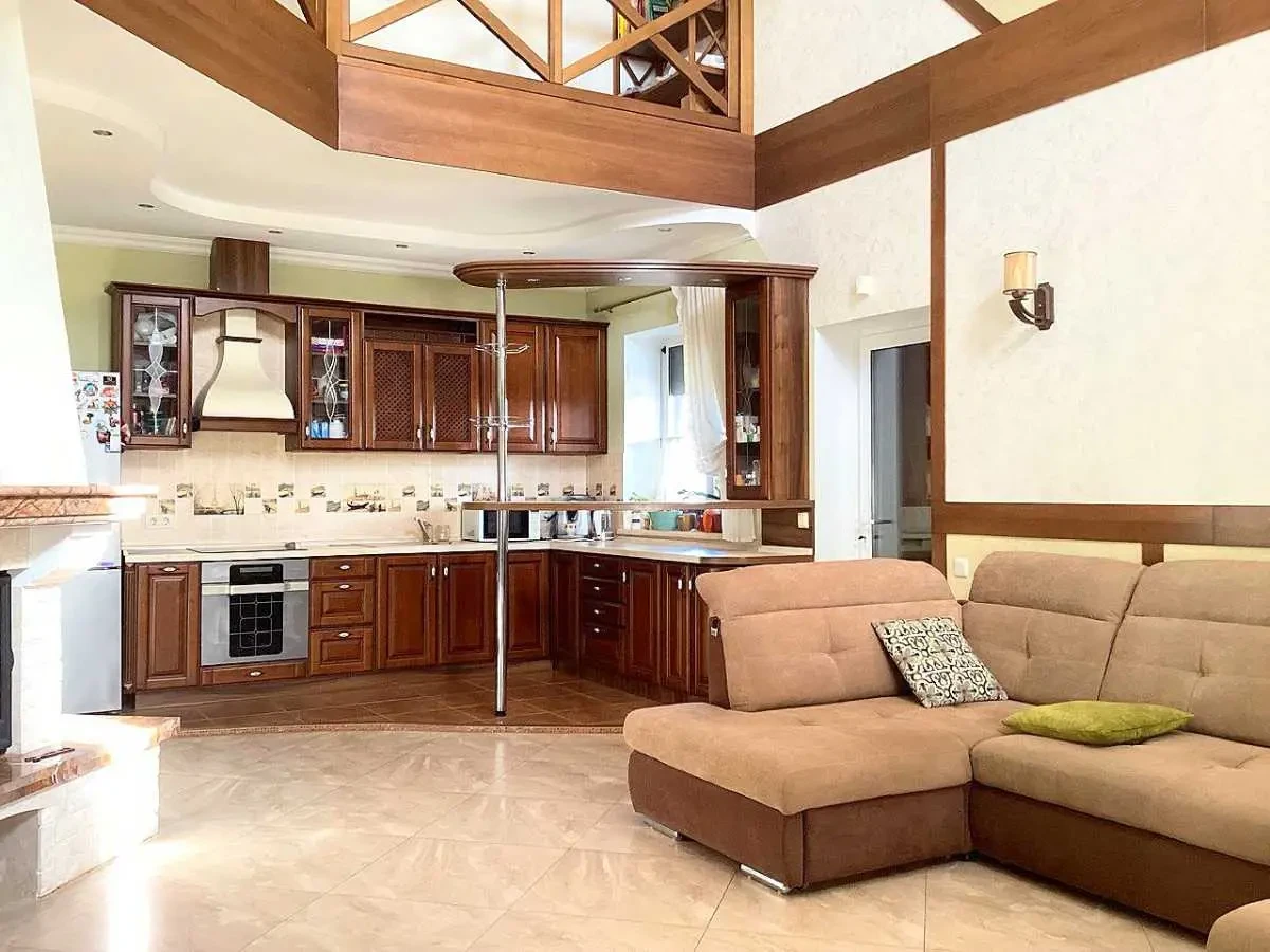 5-к будинок Бучанський, Макарів, квіткова 17