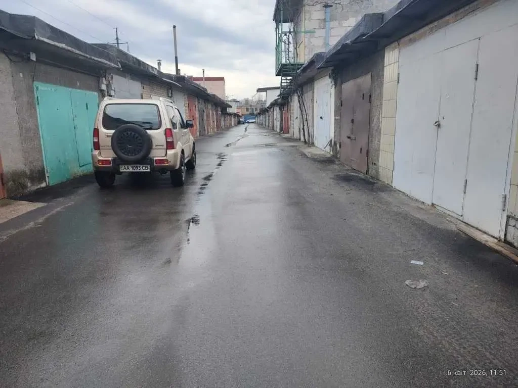 окремий гараж Київ, Деснянський, Миколи Закревського 93